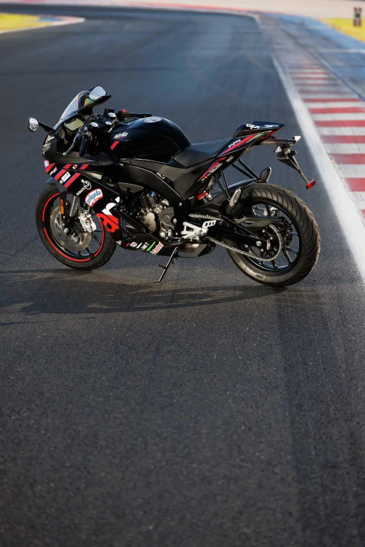 Aprilia RS 125 GP Replica: la nuova sportiva A1 che si ispira alle MotoGP [GALLERY] (10)