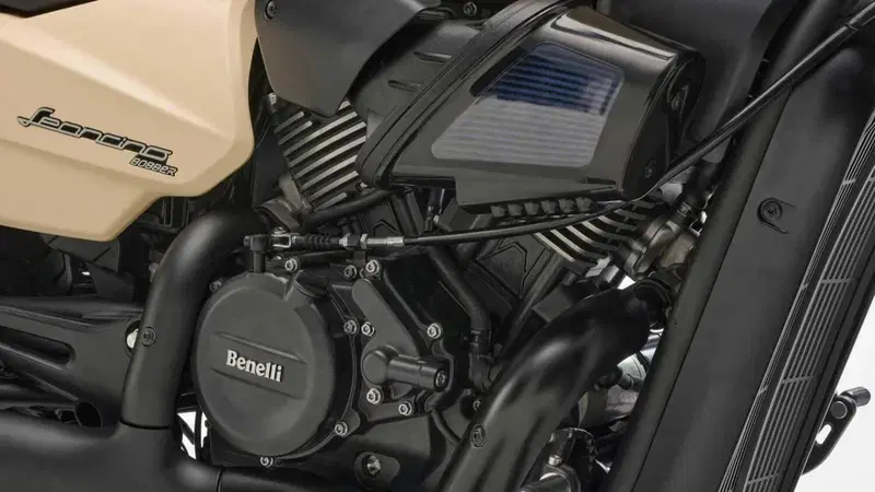 Benelli Leoncino 400 Bobber (2026) (4)