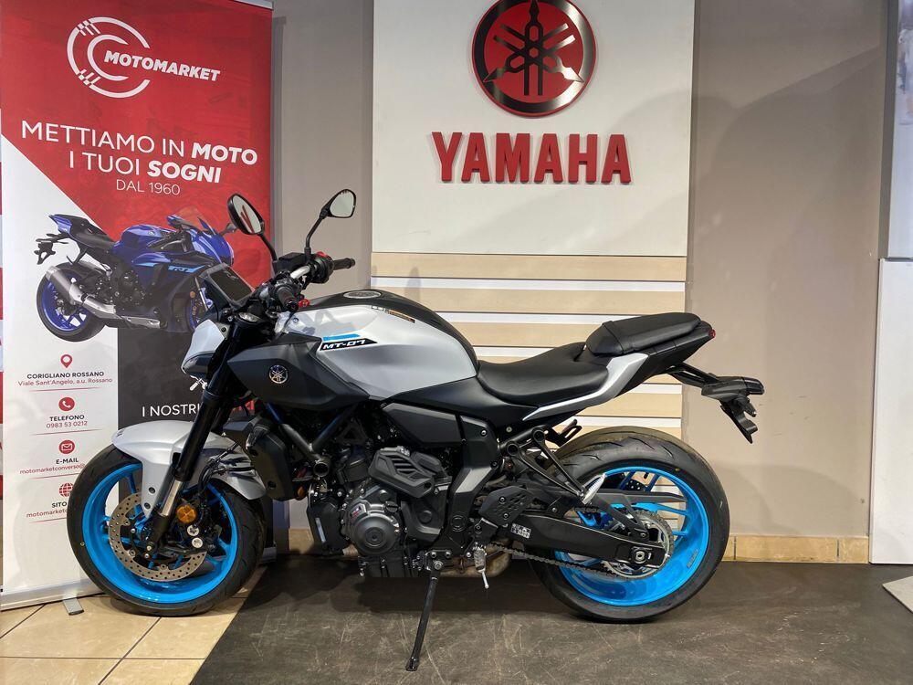 Yamaha MT-07 Y-AMT (2025) (2)