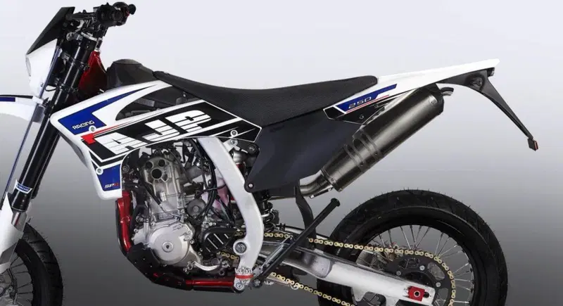AJP SPR 250 Supermoto (2023 - 26) (7)