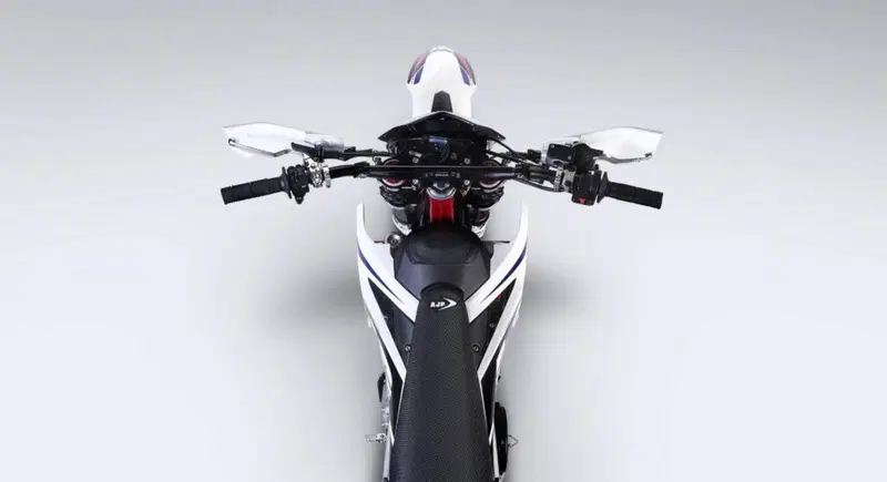 AJP SPR 250 Supermoto (2023 - 26) (6)