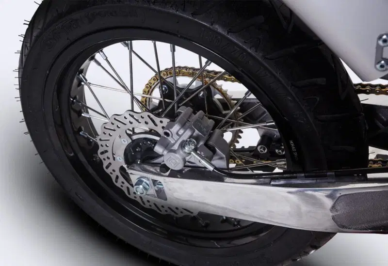 AJP SPR 240 Supermoto (2023 - 26) (10)