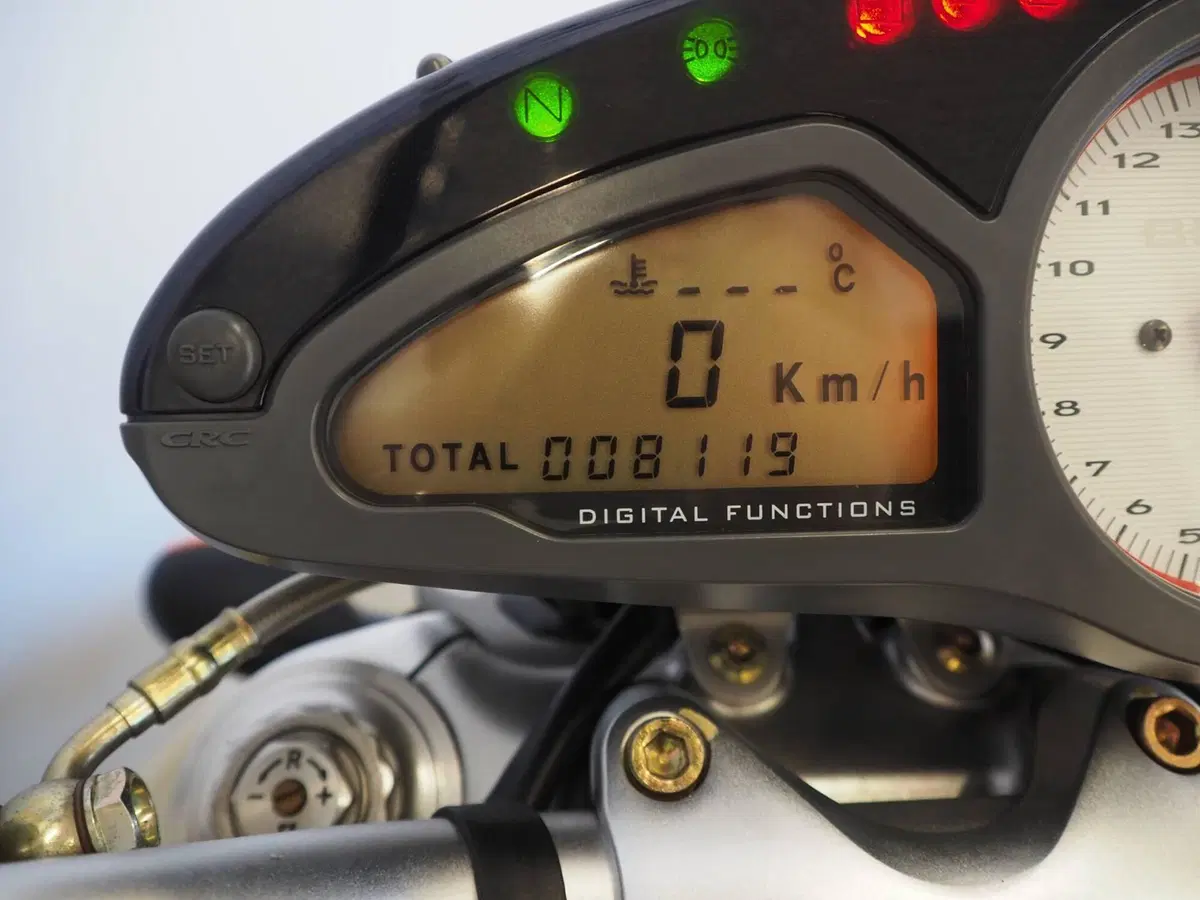 MV Agusta Brutale 910 S (2005 - 11) (8)