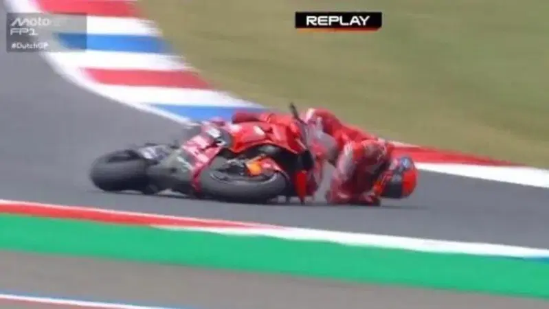 MotoGP 2025. GP dei Paesi Bassi ad Assen. FP1: Marc Marquez fa una brutta caduta, riparte e fa il 1&deg; tempo! [RISULTATI e VIDEO]