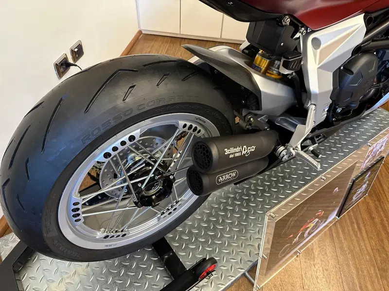 MV Agusta Superveloce 800 Ago (2021 - 23) (2)