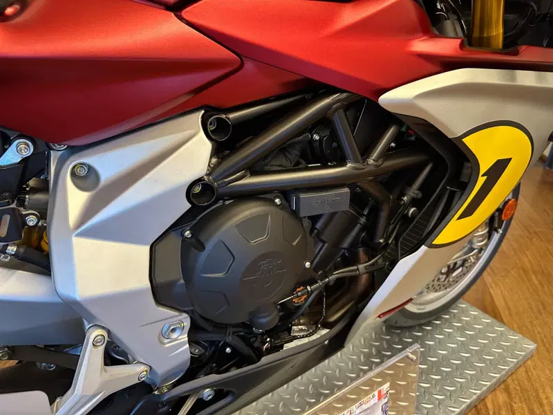 MV Agusta Superveloce 800 Ago (2021 - 23) (4)