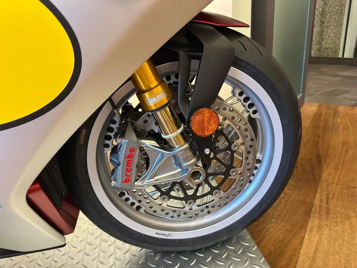 MV Agusta Superveloce 800 Ago (2021 - 23) (5)