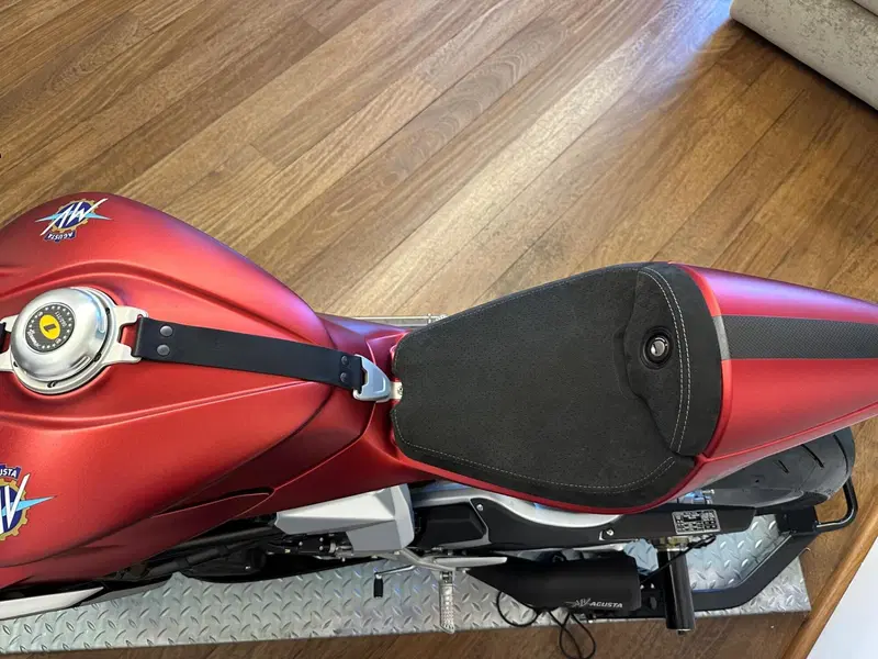 MV Agusta Superveloce 800 Ago (2021 - 23) (11)
