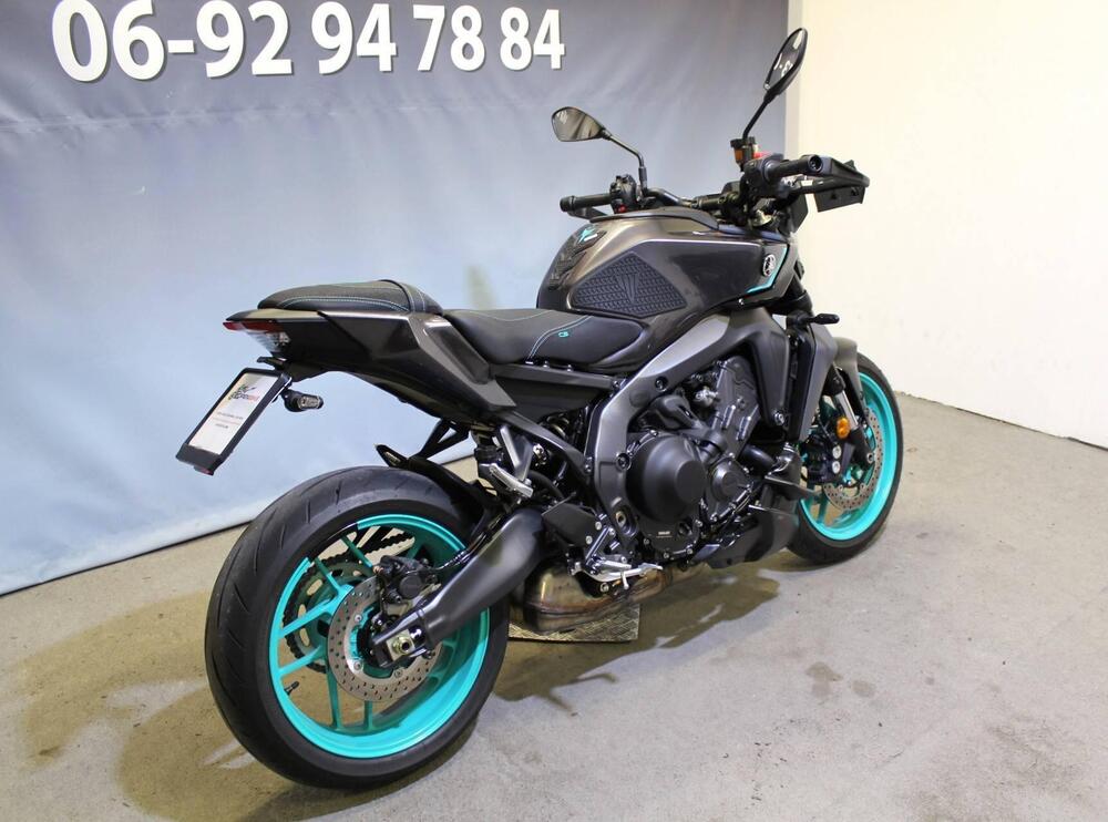 Yamaha MT-09 Y-AMT (2024 - 25) (4)