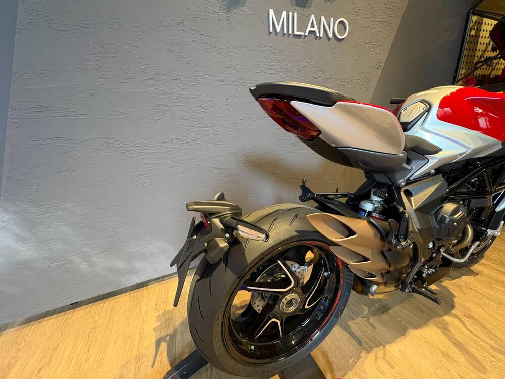 MV Agusta Brutale 800 RR Ottantesimo (2025) (4)