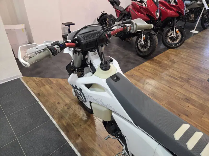 Husqvarna FE 350 Pro (2025) (9)