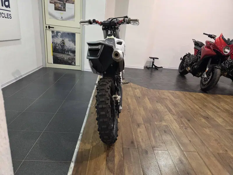 Husqvarna FE 350 Pro (2025) (10)