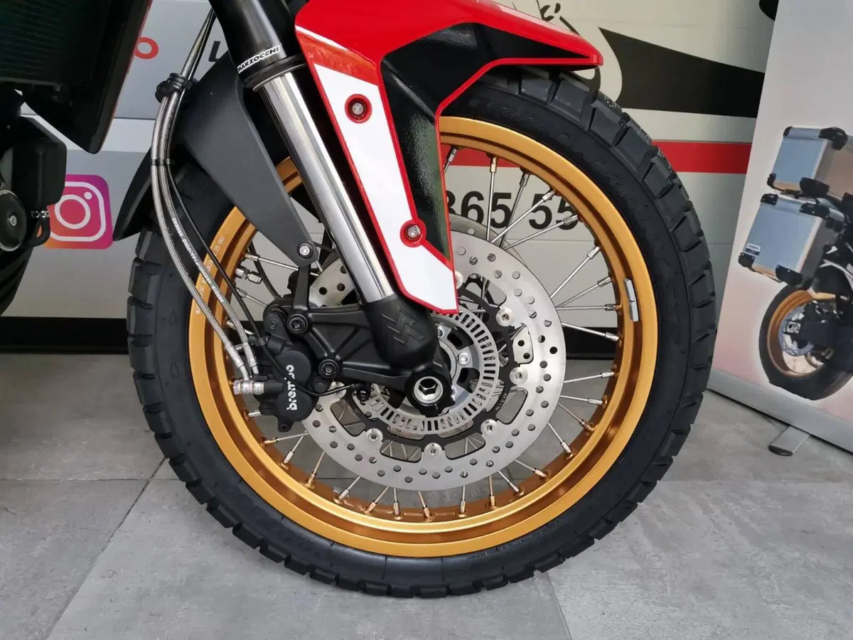 Moto Morini X-Cape 700 Gold Edition (2025 - 26) (14)