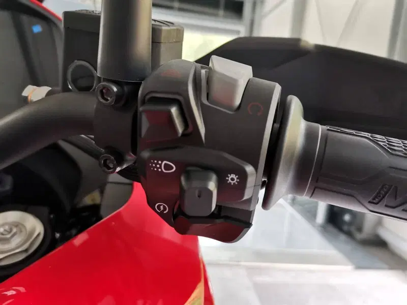 Moto Morini X-Cape 700 Gold Edition (2025 - 26) (18)