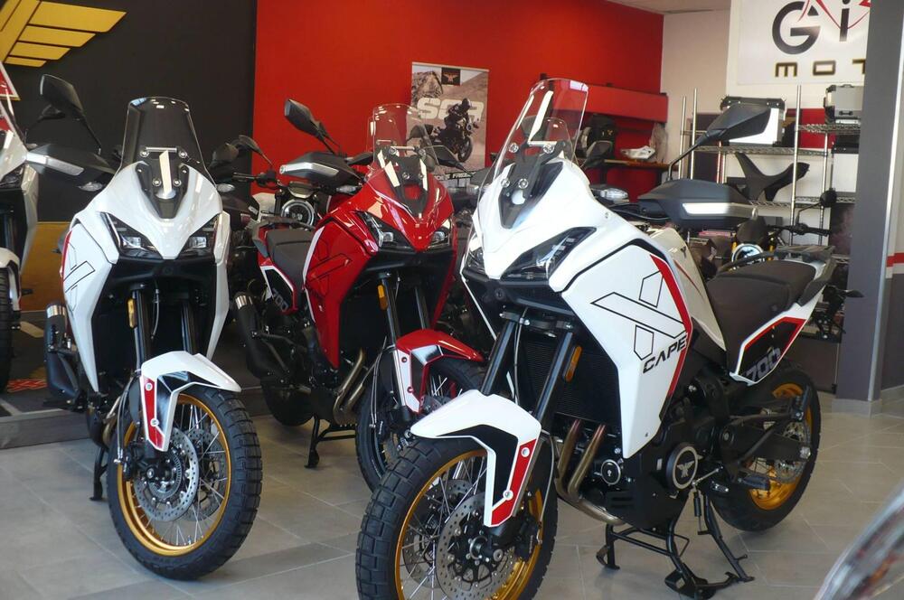 Moto Morini X-Cape 700 Gold Edition (2025) (2)