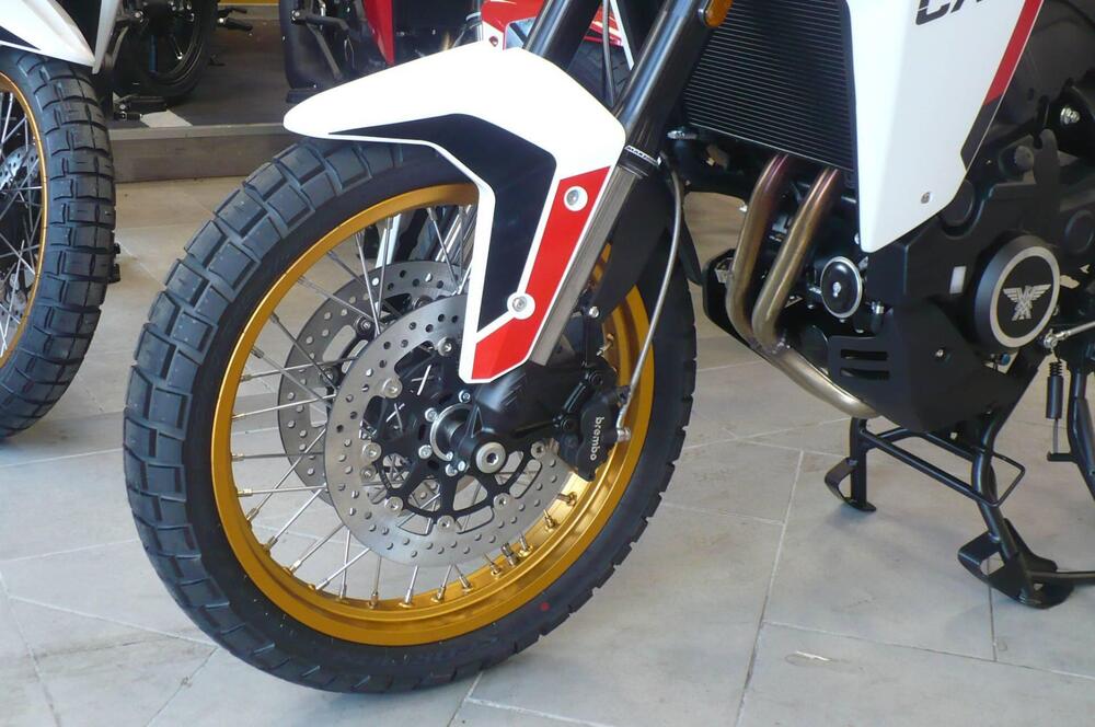Moto Morini X-Cape 700 Gold Edition (2025) (4)