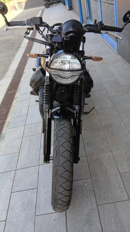 Moto Guzzi V7 Stone (2021 - 24) (4)