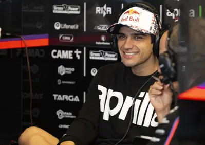 MotoGP 2025. GP dei Paesi Bassi ad Assen. Botta e risposta tra il manager di Martin e Aprilia: Jorge è completamente libero, da Noale: Stessa posizione