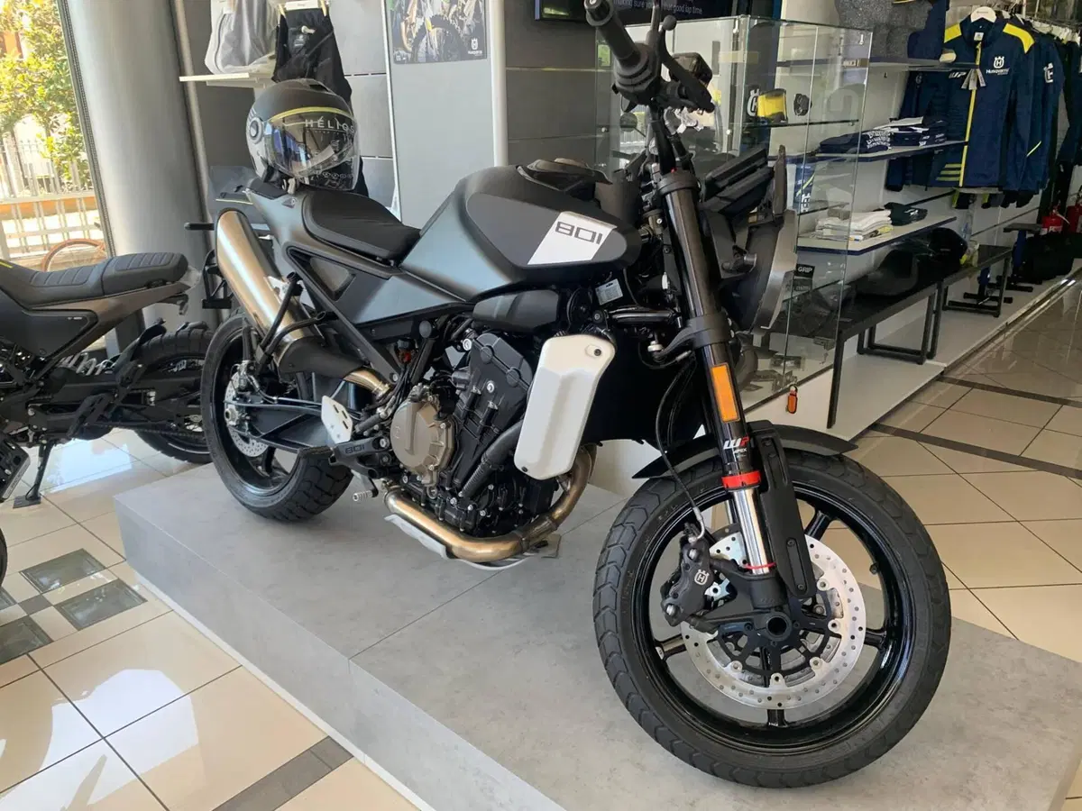 Husqvarna Svartpilen 801 (2024 - 26)