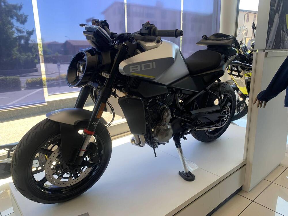 Husqvarna Vitpilen 801 L (2025) (2)