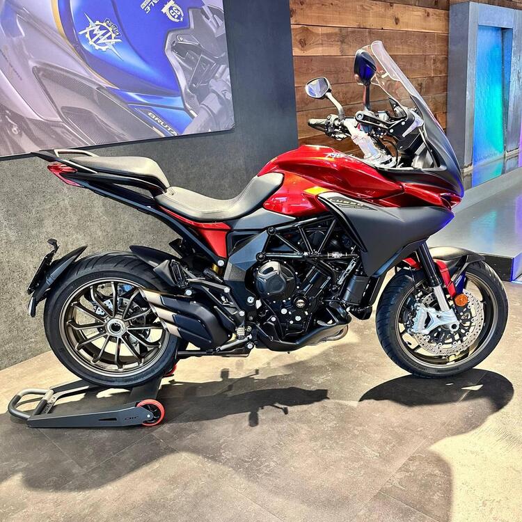 MV Agusta Turismo Veloce 800 Lusso (2021 - 22) (2)