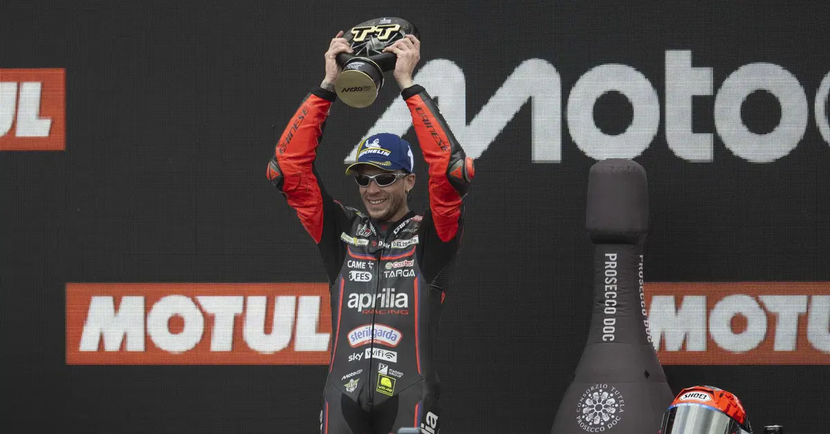 MotoGP 2025. GP dei Paesi Bassi ad Assen. Marco Bezzecchi, secondo: "Ho cercato di stargli vicino, di mettergli pressione, ma Marc Marquez non ha mai sbagliato"