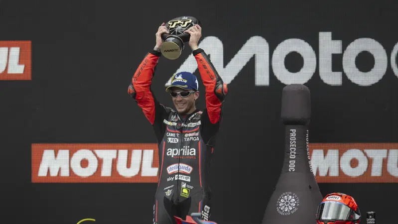 MotoGP 2025. GP dei Paesi Bassi ad Assen. Marco Bezzecchi, secondo: "Ho cercato di stargli vicino, di mettergli pressione, ma Marc Marquez non ha mai sbagliato"