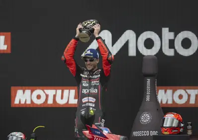 MotoGP 2025. GP dei Paesi Bassi ad Assen. Marco Bezzecchi, secondo: Ho cercato di stargli vicino, di mettergli pressione, ma Marc Marquez non ha mai sbagliato