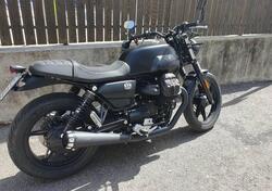 Moto Guzzi V7 Stone (2021 - 24) usata