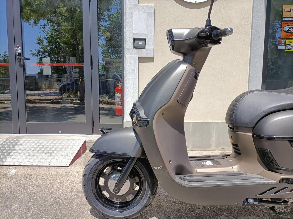 Keeway Motor Sixties 300i (2023 - 25) (3)