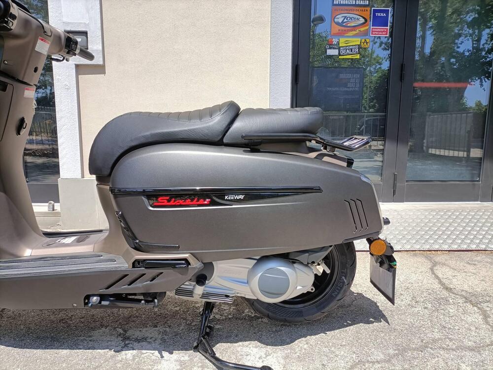 Keeway Motor Sixties 300i (2023 - 25) (4)