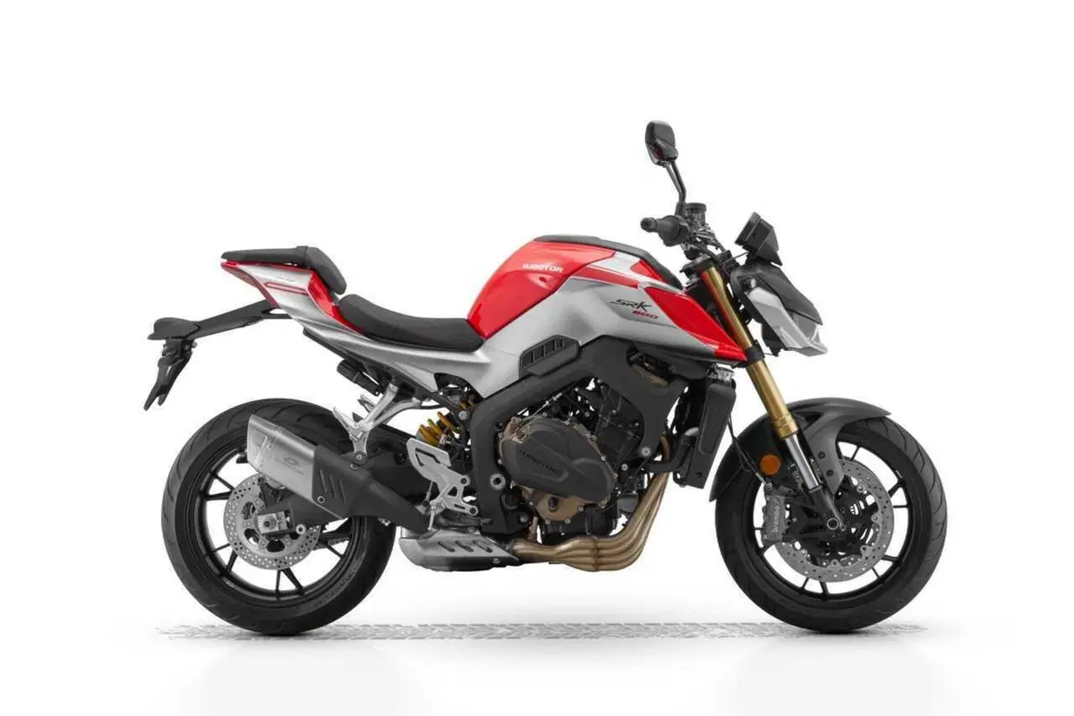 QJMotor sferra l'attacco alle naked cinesi: arriva la SRK 800