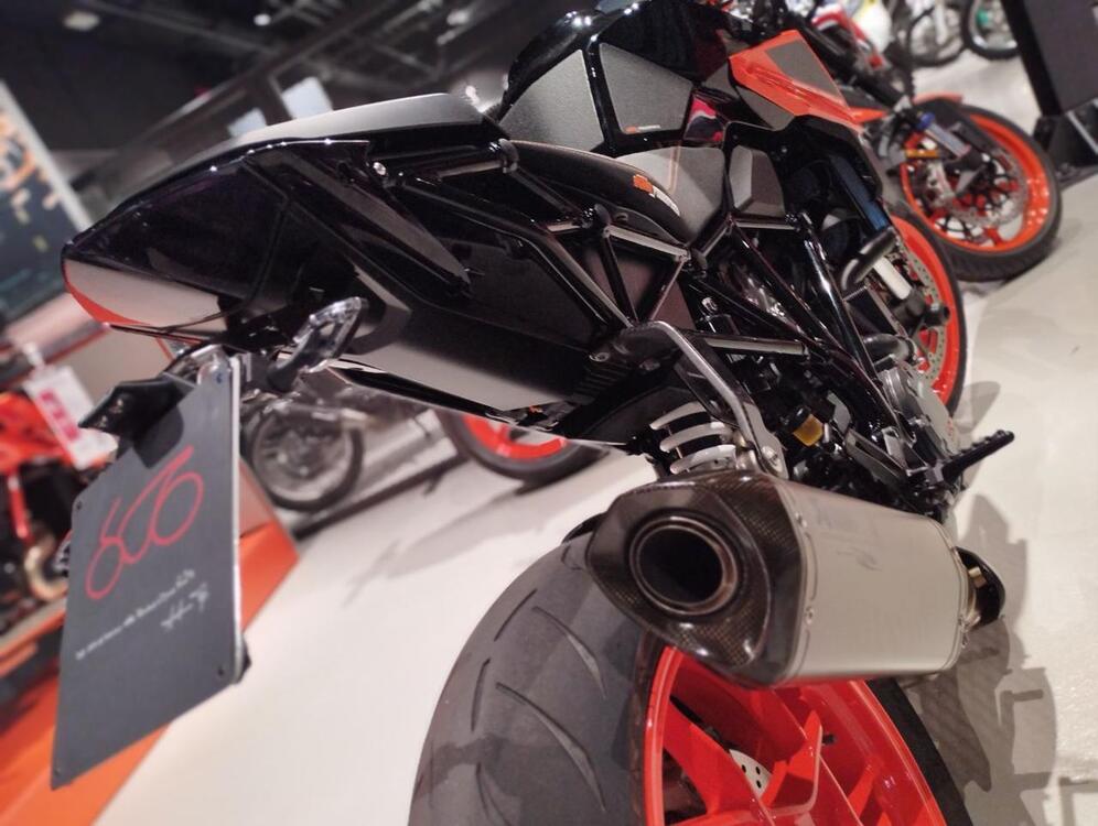 KTM 1290 Super Duke R (2019) (4)