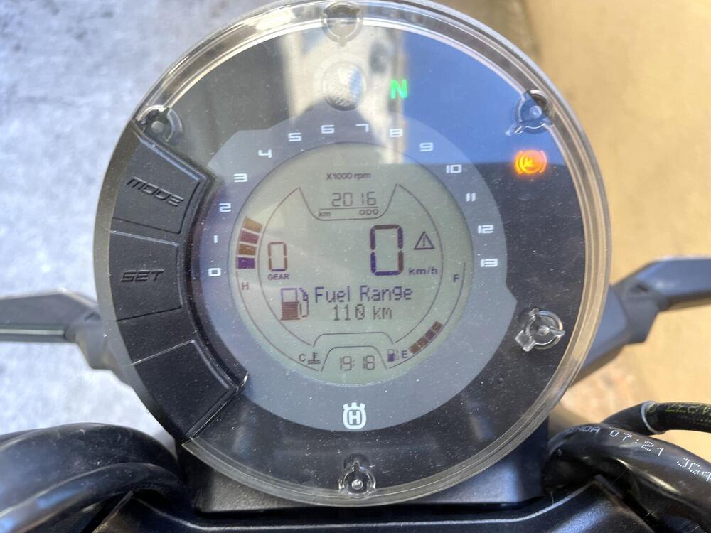 Husqvarna Svartpilen 401 (2021 - 23) (4)