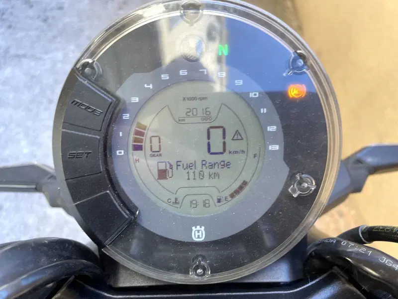 Husqvarna Svartpilen 401 (2021 - 23) (4)