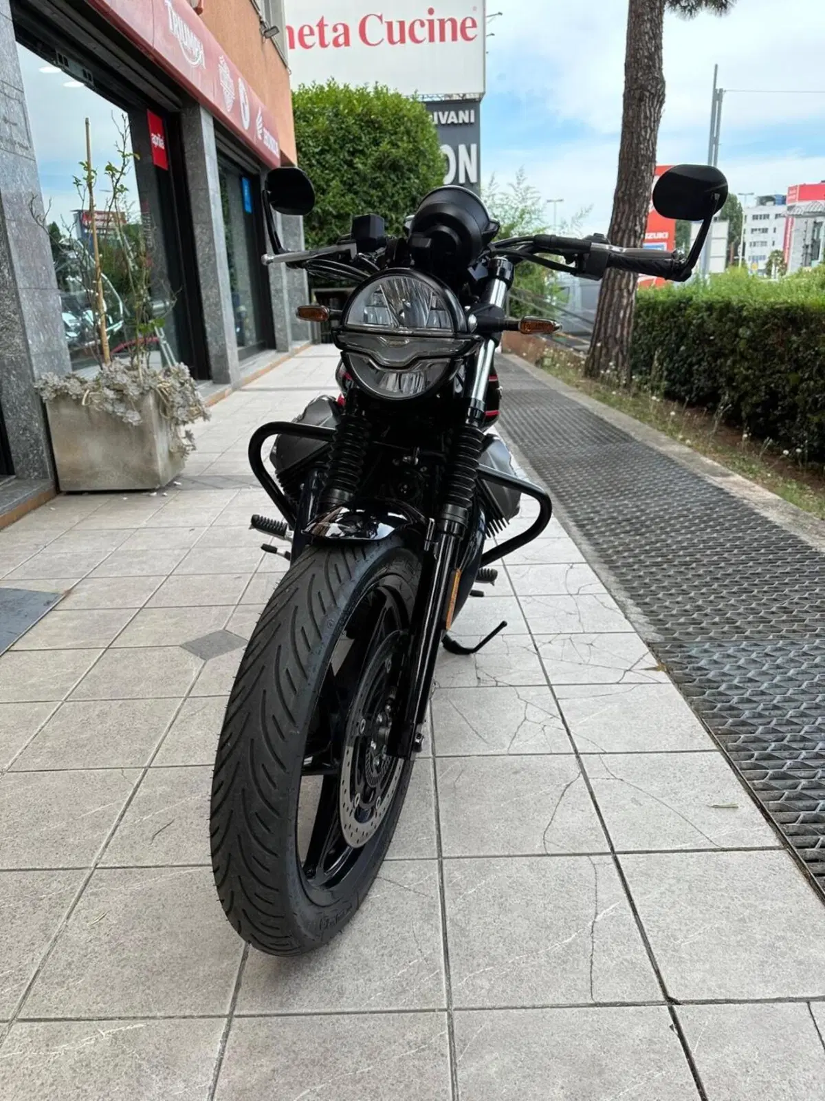 Moto Guzzi V7 Stone Special Edition (2022 - 25) (3)