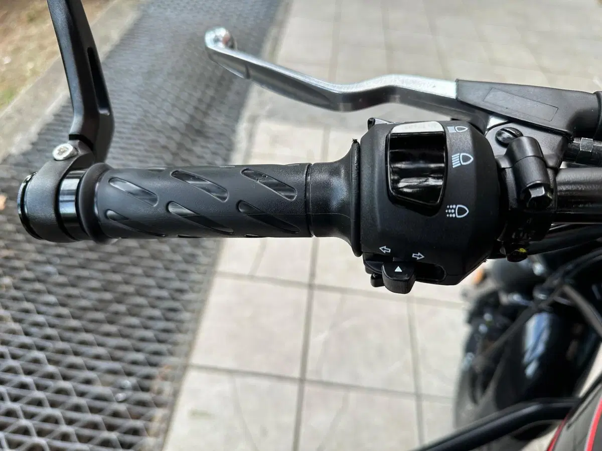 Moto Guzzi V7 Stone Special Edition (2022 - 25) (13)