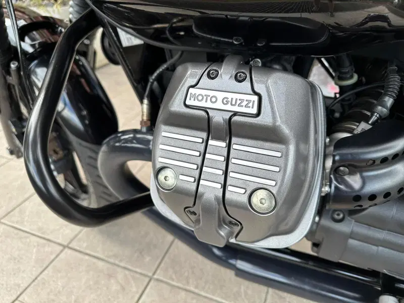 Moto Guzzi V7 Stone Special Edition (2022 - 25) (14)