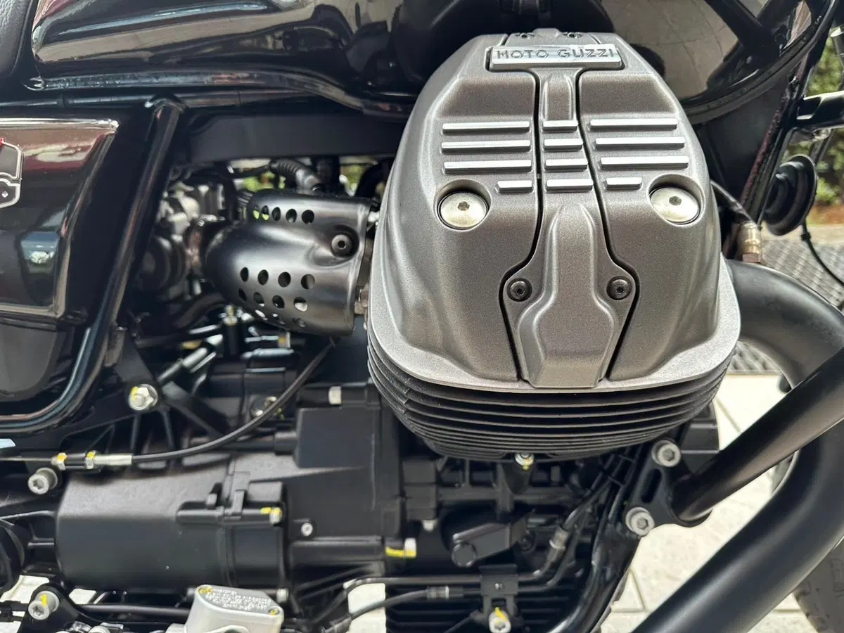 Moto Guzzi V7 Stone Special Edition (2022 - 25) (15)