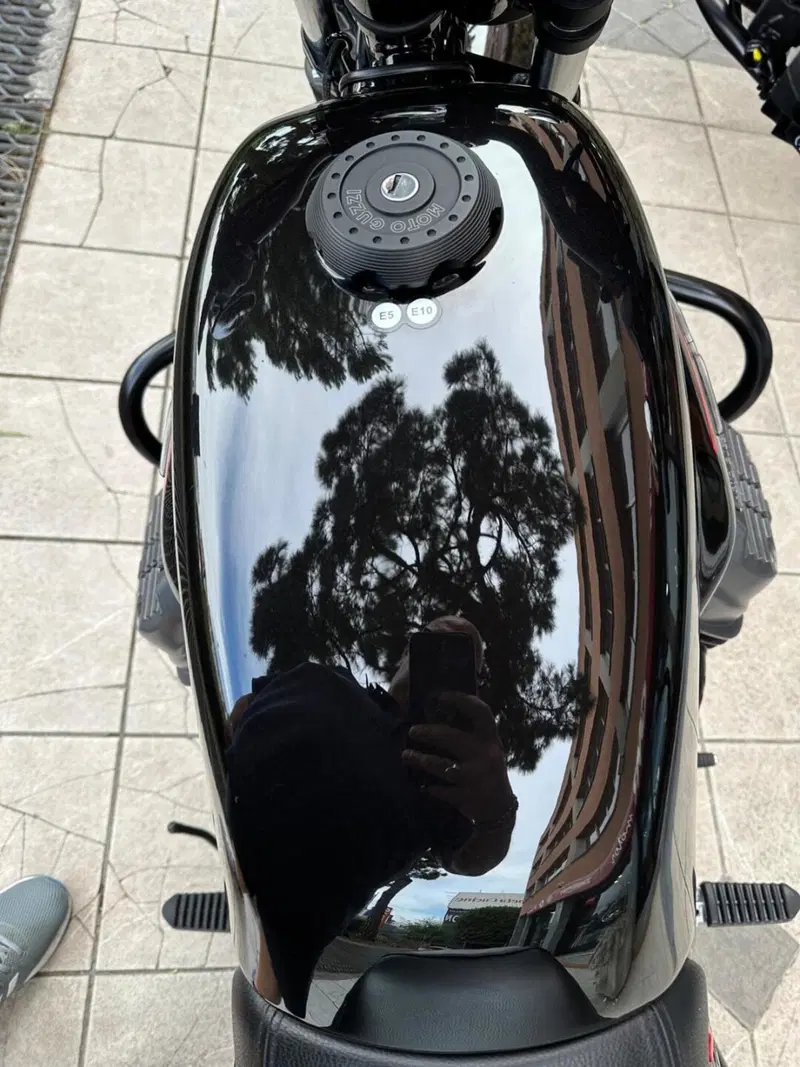 Moto Guzzi V7 Stone Special Edition (2022 - 25) (10)