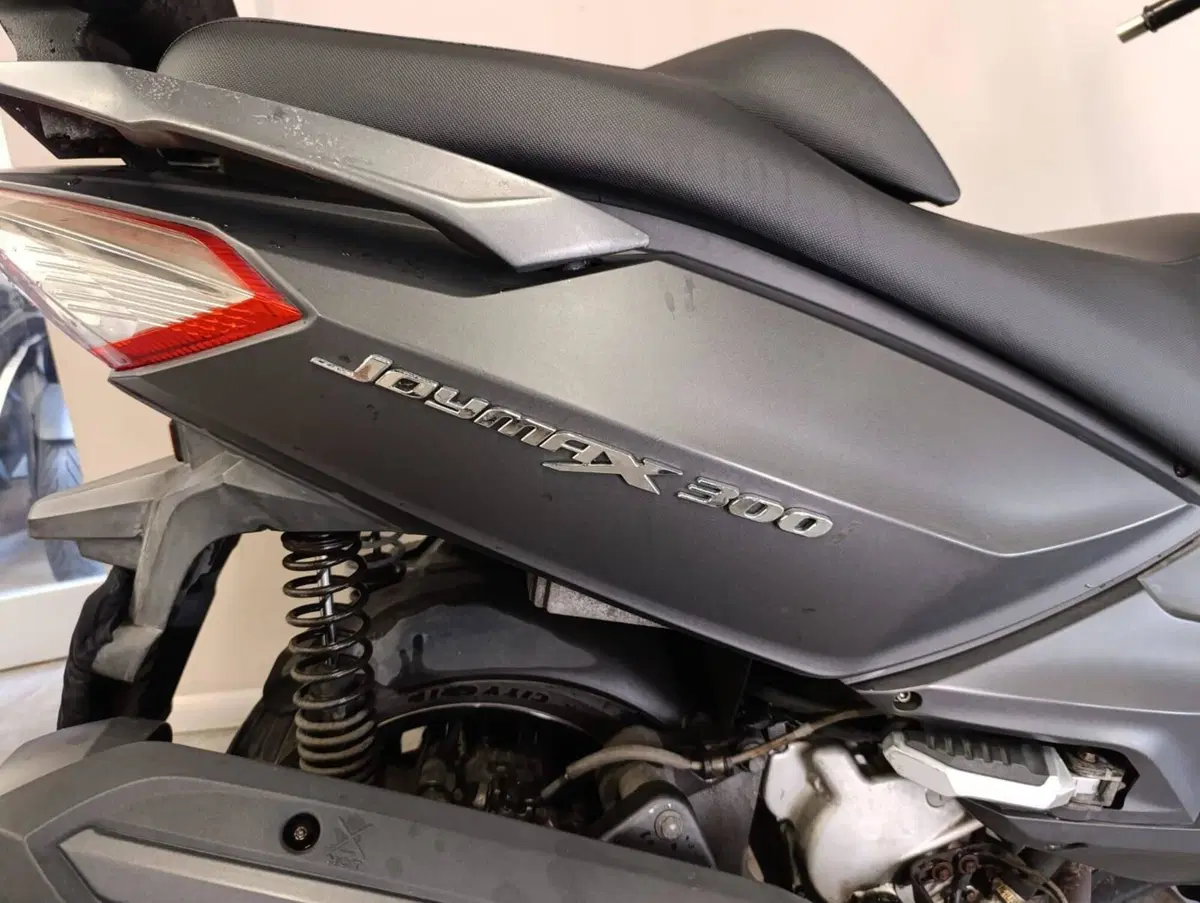 Sym Joymax 300 i ABS (2012 - 18) (4)