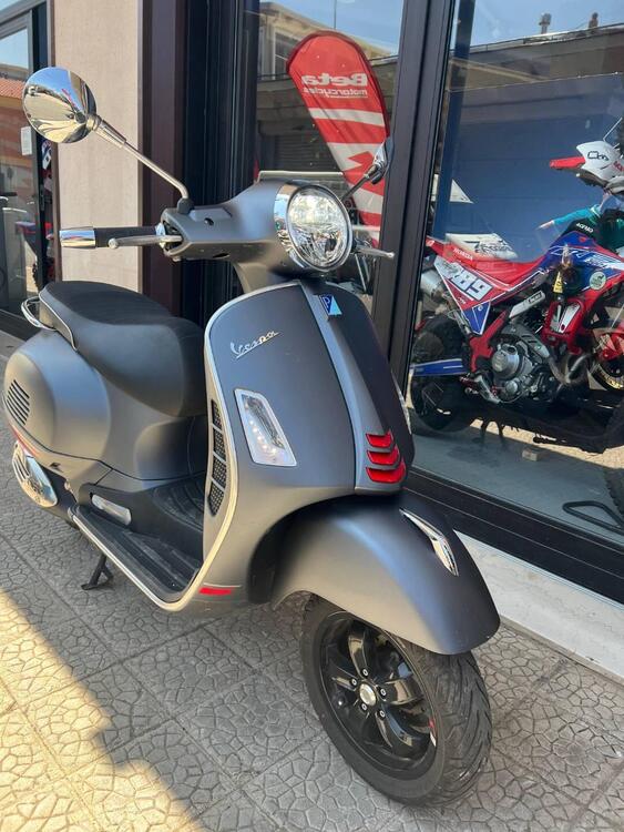 Vespa GTS 300 Super Hpe (2021 - 22) (2)