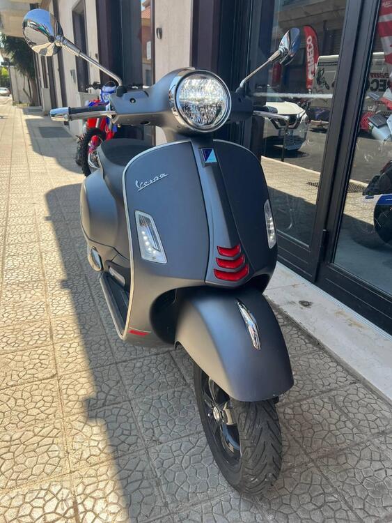 Vespa GTS 300 Super Hpe (2021 - 22) (3)