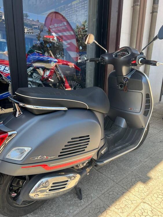 Vespa GTS 300 Super Hpe (2021 - 22) (4)