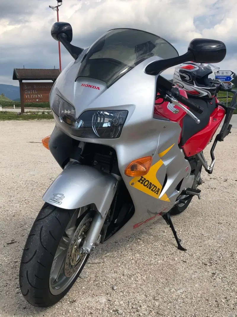 Honda VFR 800 (1998 - 01) (5)