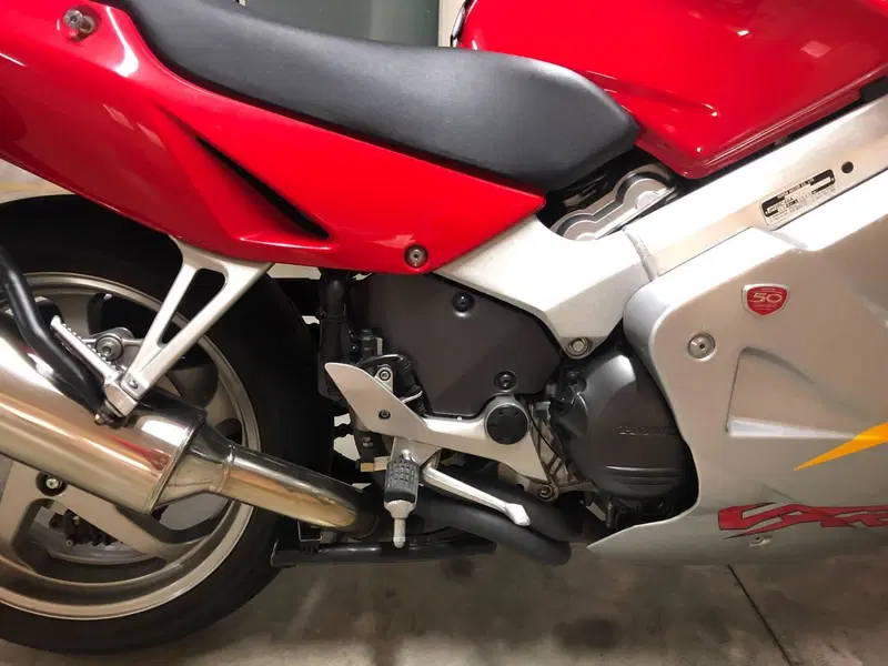 Honda VFR 800 (1998 - 01) (10)