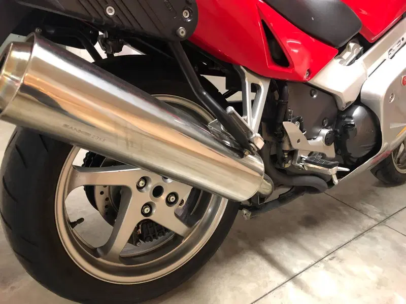 Honda VFR 800 (1998 - 01) (11)