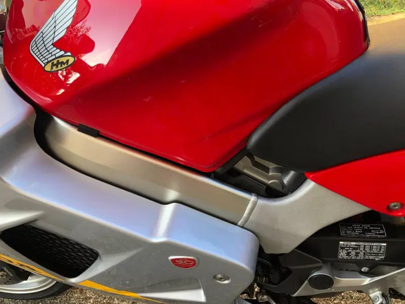 Honda VFR 800 (1998 - 01) (14)