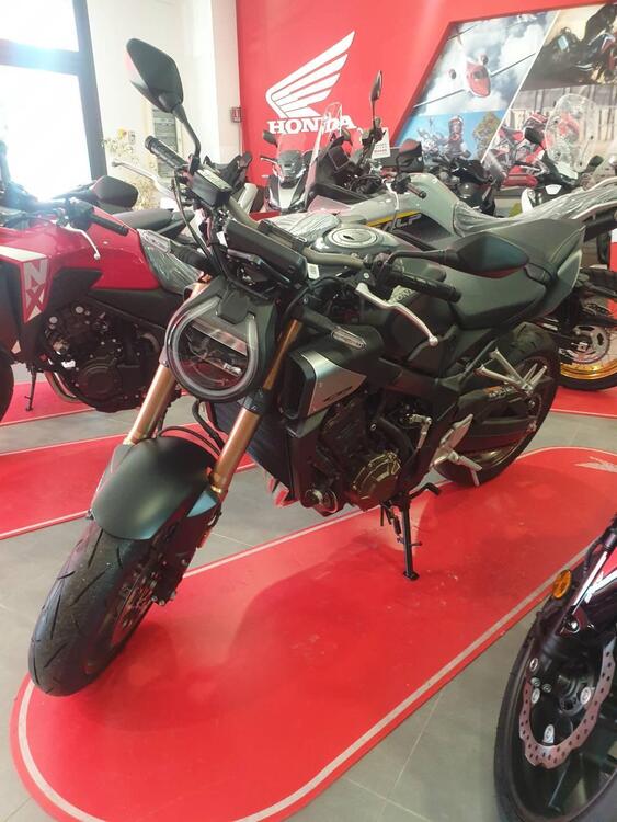 Honda CB 650 R E-Clutch (2024 - 25) (2)