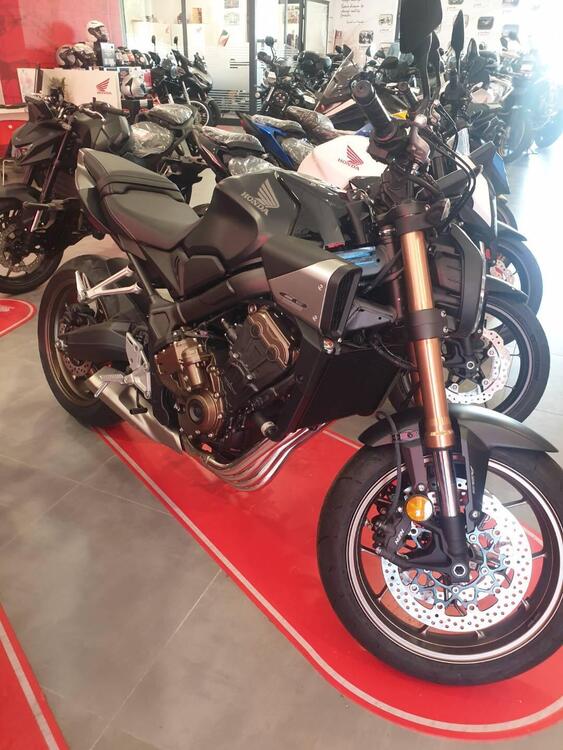 Honda CB 650 R E-Clutch (2024 - 25)